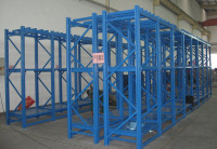 中型倉儲(chǔ)貨架